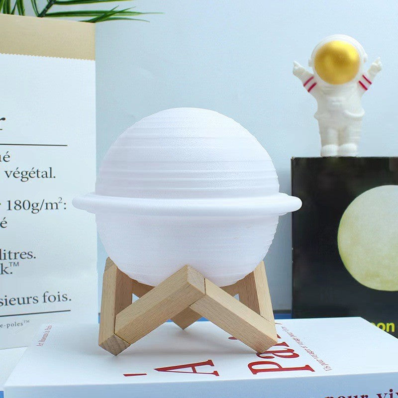 Lampa de Veghe, Model Planeta Saturn, 3D, Lumina Alb Cald, Suport din Plastic, cu Baterii, 13 cm, Alb
