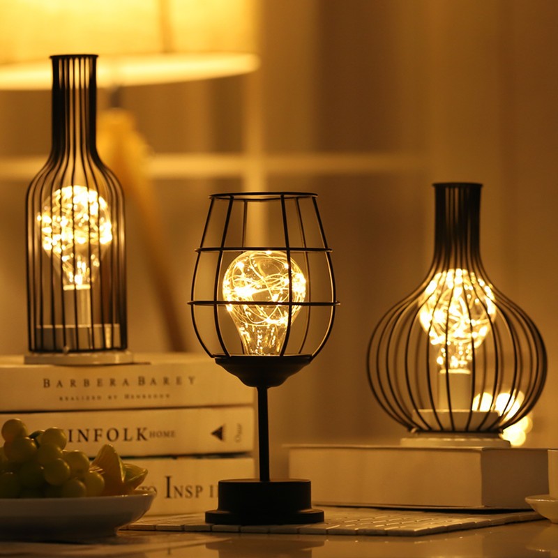 Lampa Decorativa cu Leduri, Model Pahar de Vin, cu Baterii, 13 x 13 x 28 cm, Suport Negru, Lumina Alb Cald