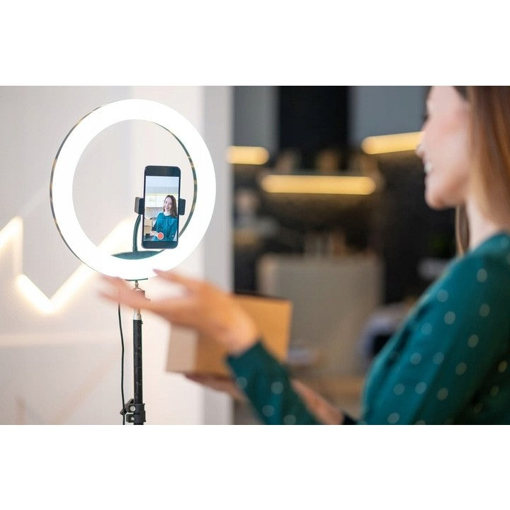 Lampa LED Circulara cu Trepied Metalic Extensibil, Flippy, Rotativa 360 de Grade, Lungime Extensie 210 cm, Diametru Lampa 26 cm, Conectare USB, Telecomanda, 3 Trepte de Lumina, Negru