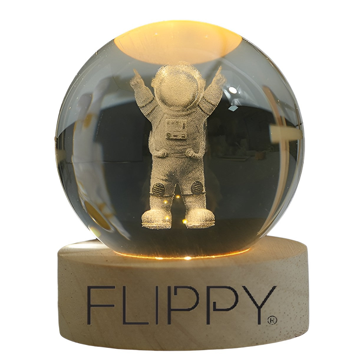 Lampa LED Decorativa, cu Bila de Cristal cu Diametru 6cm, Model Astronaut 3D, Alimentare USB, Suport din Lemn, Lumina Alb Cald