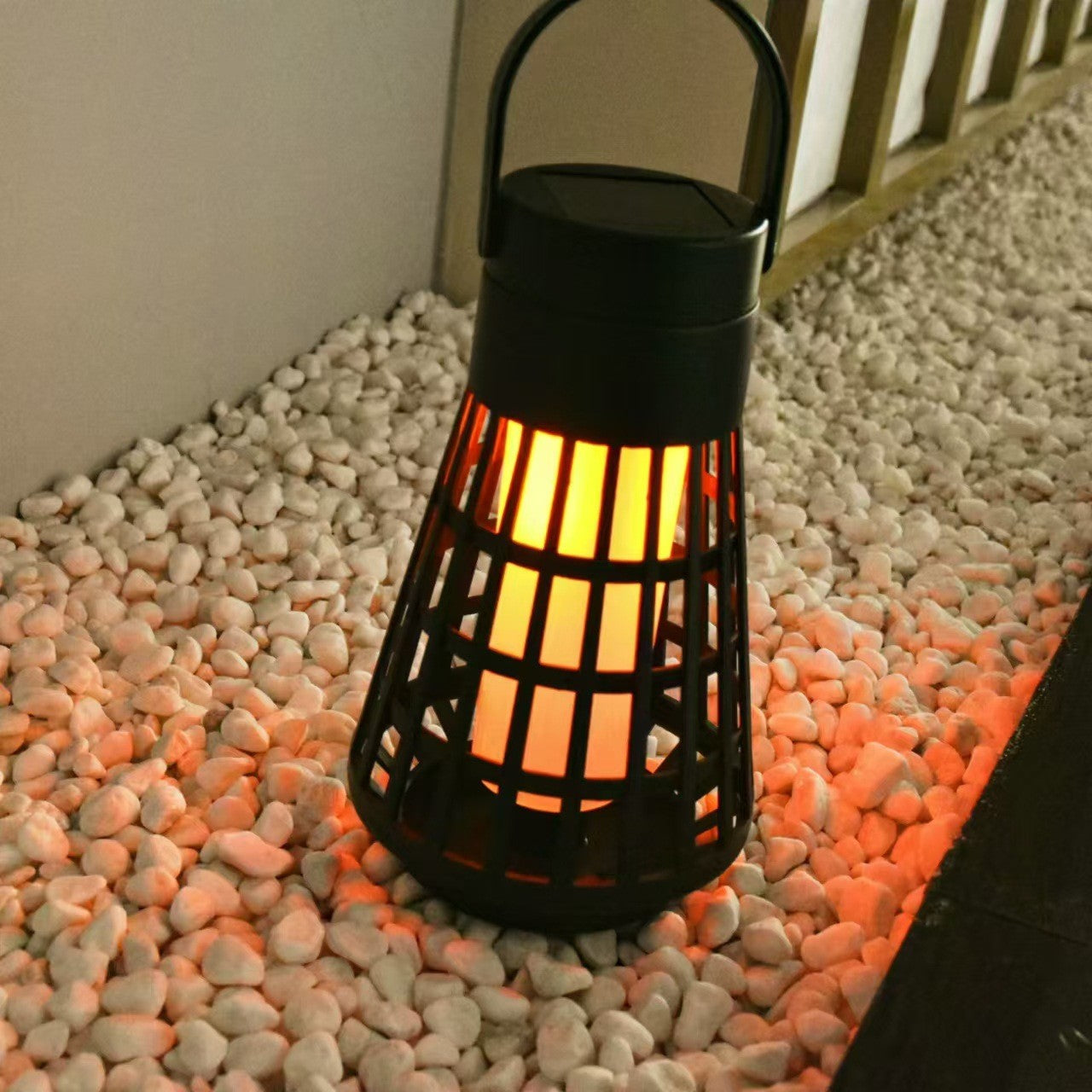 Lampa Solara pentru Gradina, Reincarcabila de la Soare, Model Felinar, Portabila cu Picior, Lumina Calda, 12 cm, Negru