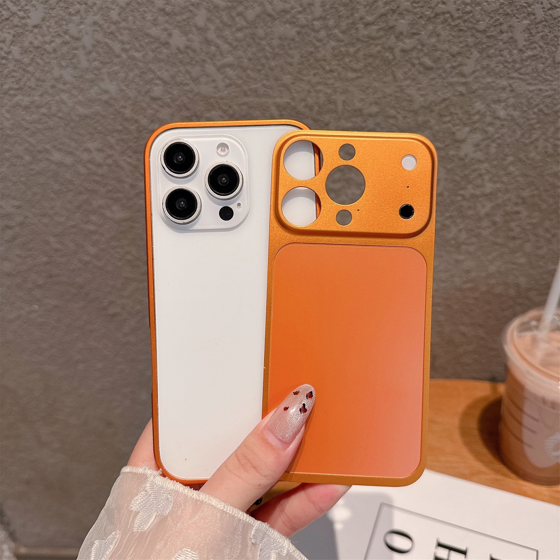 Carcasa Metalica, Compatibila Apple iPhone 16 Pro, Creeaza Aspect de iPhone 17 Pro, Unibody Mat, Rezistenta la Zgarieturi, Portocaliu