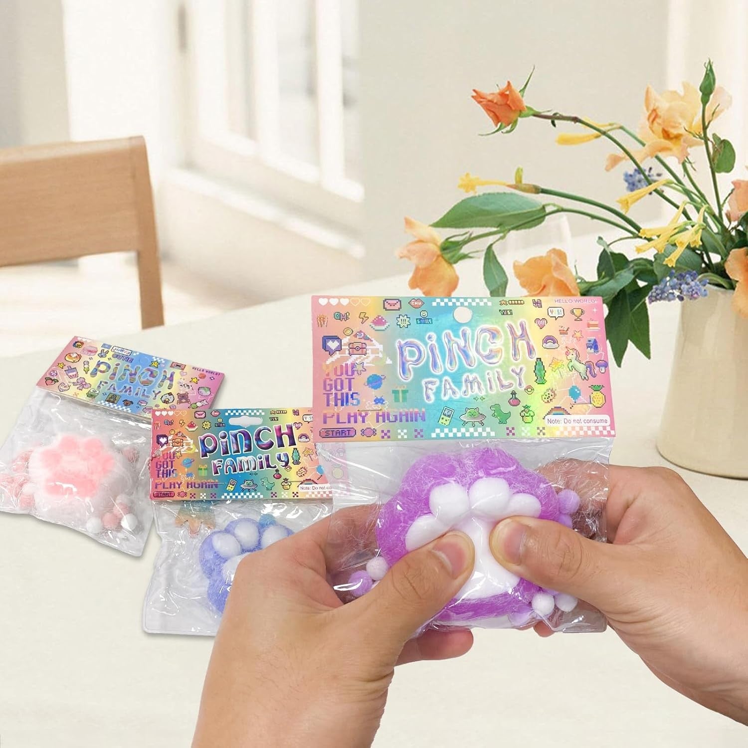 Jucarie Antistres Squishy, Flippy, cu Revenire Lenta, Squeeze Pinch Family, Model Labuta de Pisica Pufoasa, 6x6 cm, 72g, Ambalaj Transparent, Mov-Alb