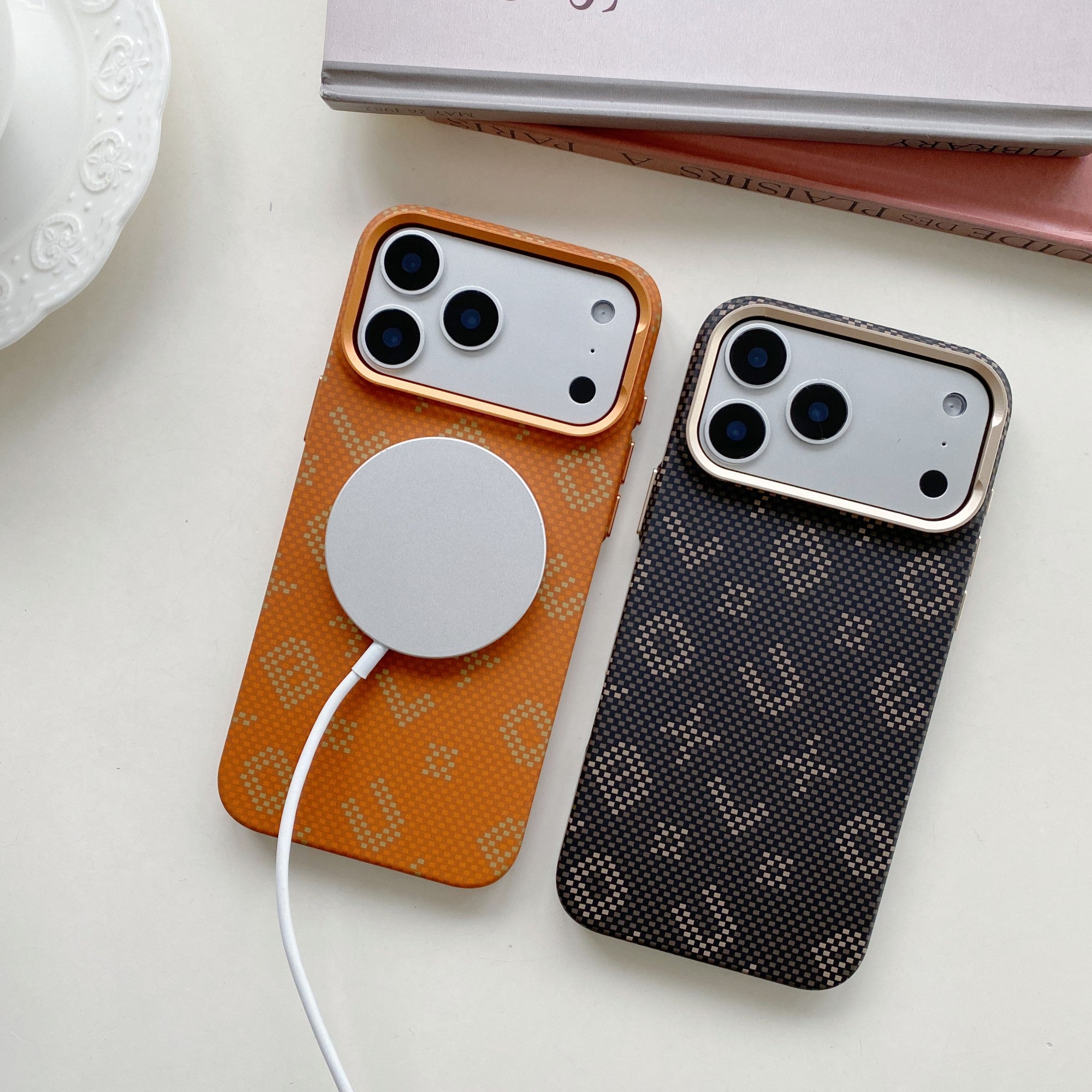 Carcasa Magnetica, Compatibila Apple iPhone 16 Pro Max, din Fibra de Carbon, Litere Fosforescente, Portocaliu