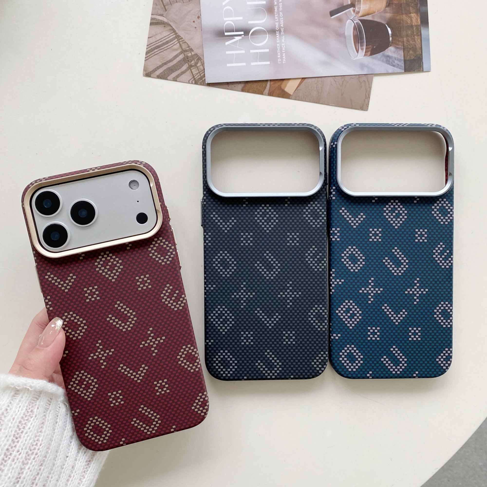 Carcasa Magnetica, Compatibila Apple iPhone 16 Pro Max, din Fibra de Carbon, Litere Fosforescente, Portocaliu