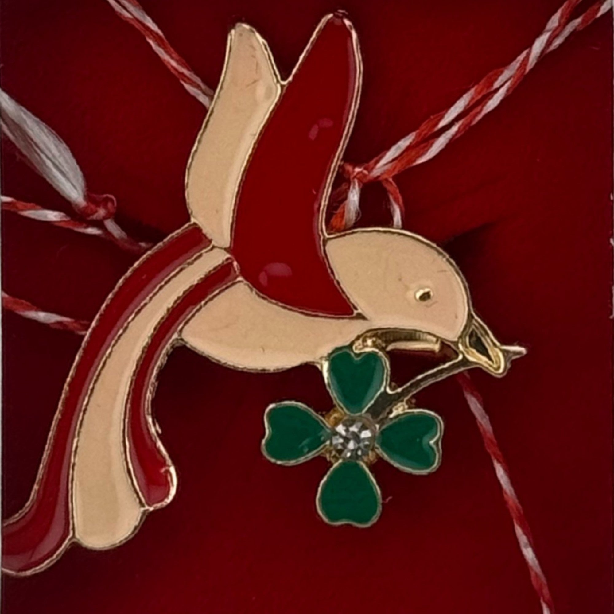 Martisor Brosa Mica in Cutie, Dimensiune Brosa 2.5-3cm, Material Metal, Model Randunica
