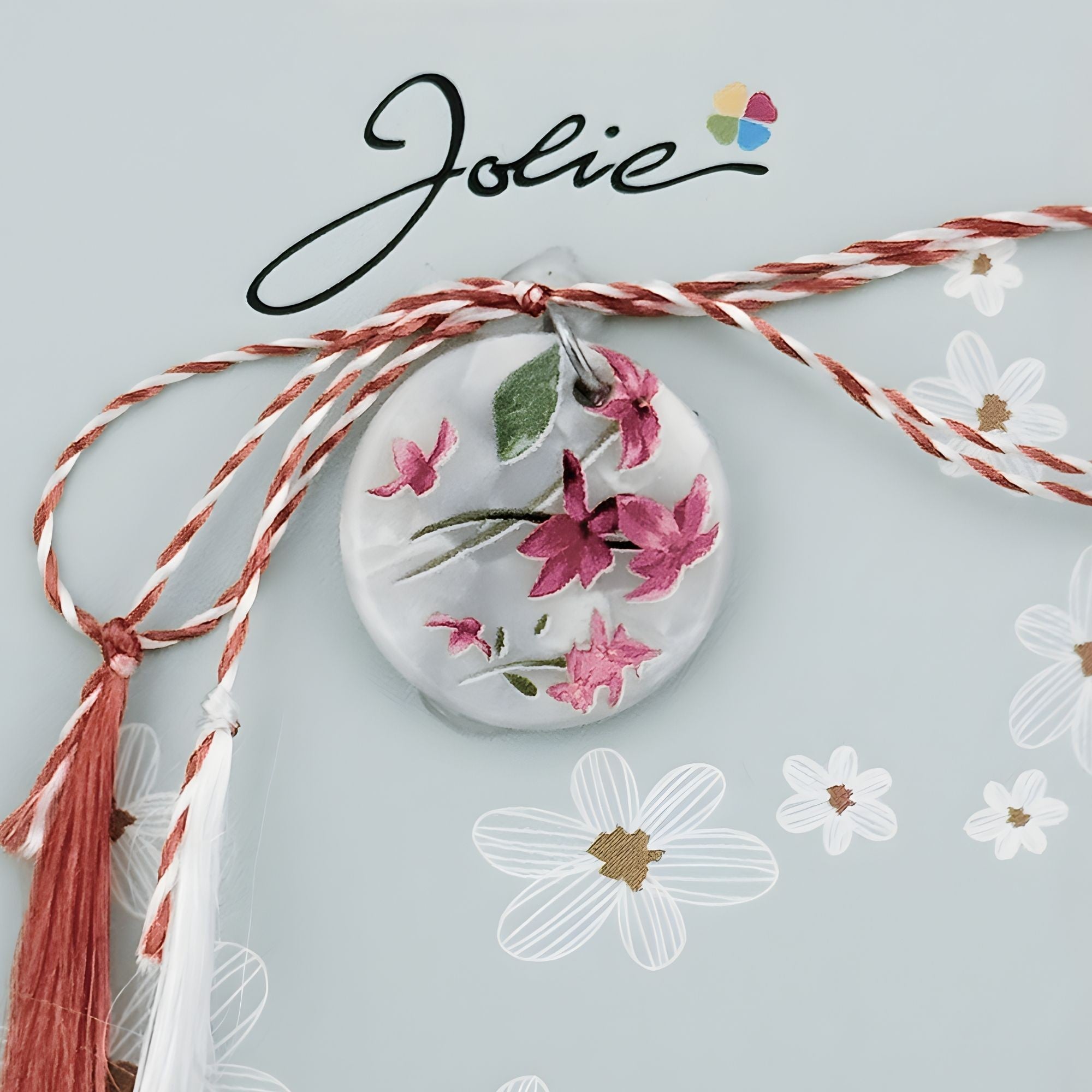 Martisor Traditional din Acril, Model Rotund Flori Roz, cu Snur Impletit Alb/Rosu, Pandantiv 2 cm, Multicolor