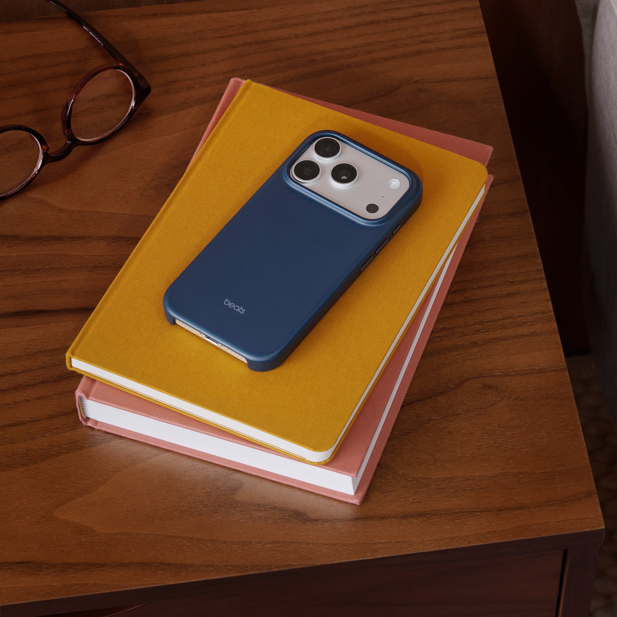 BEATS IPHONE 17 PRO CASE BLU-USA "MGKG4LL/A"