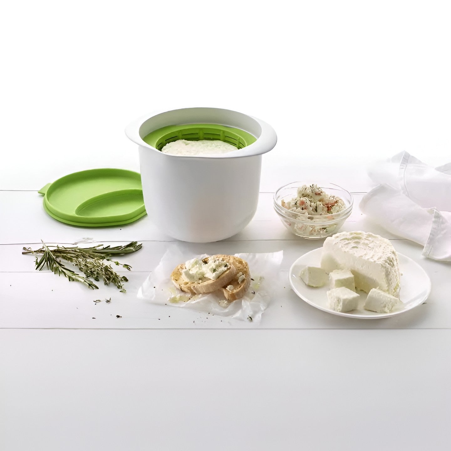 Recipient pentru Preparat Branza, Capac de Silicon, Cheese Maker din Plastic, Strecuratoare, 17x14.5x12.8 cm, Alb