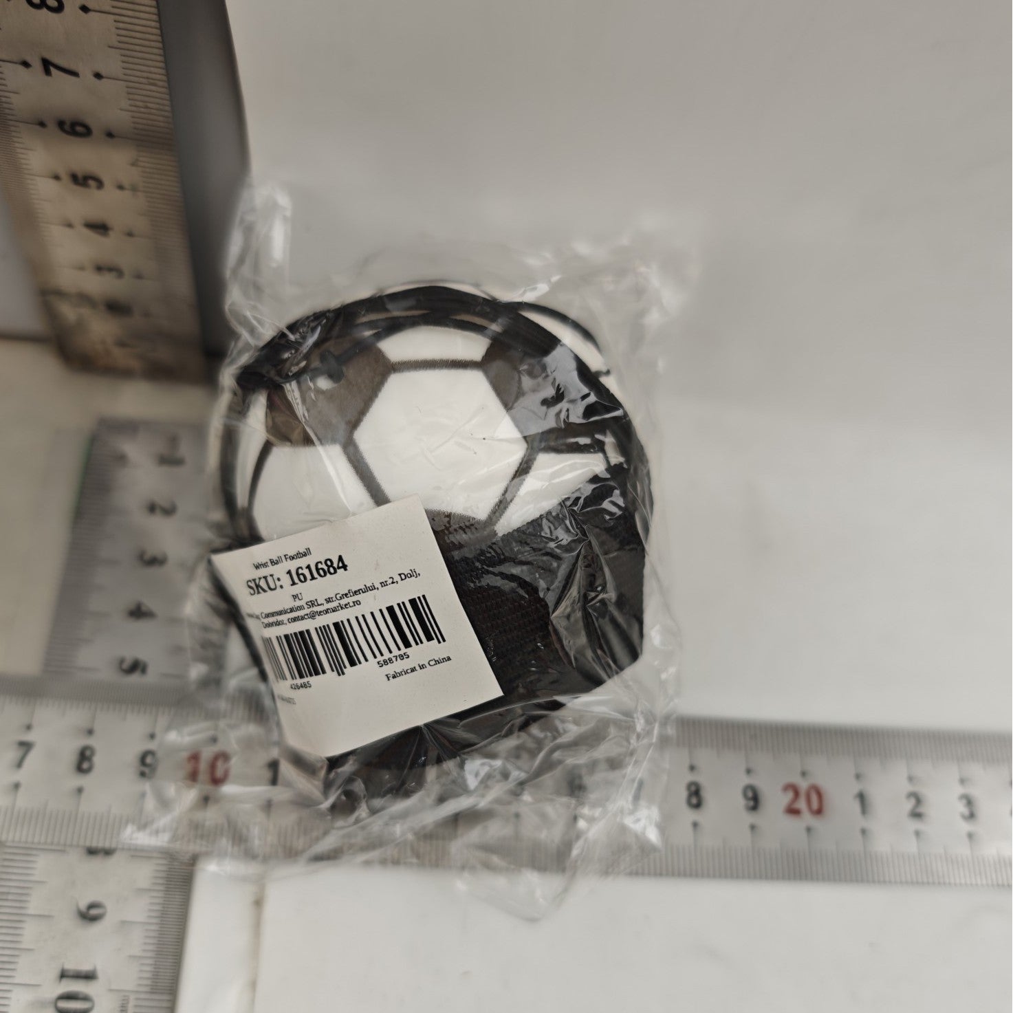 Minge Saltareata Hiperelastica, Model Minge de Fotbal cu Fixare de Mana, Space Moon Ball foarte Elastica, Antistress pentru Copii, Diametru 66 mm, Alb Negru
