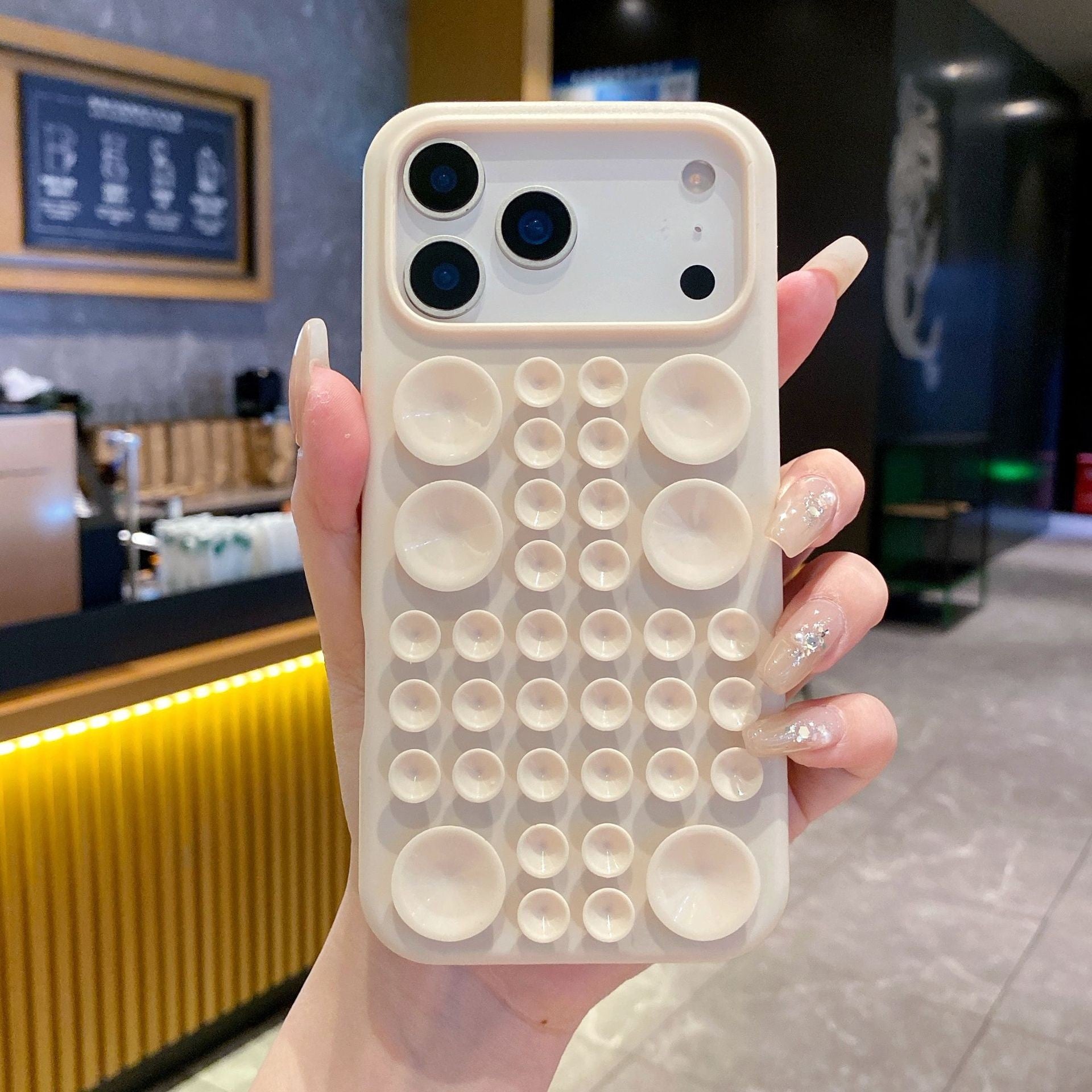 Husa cu Ventuze, Compatibila iPhone 17 Air, din Silicon, Interior Microfibra, Crem