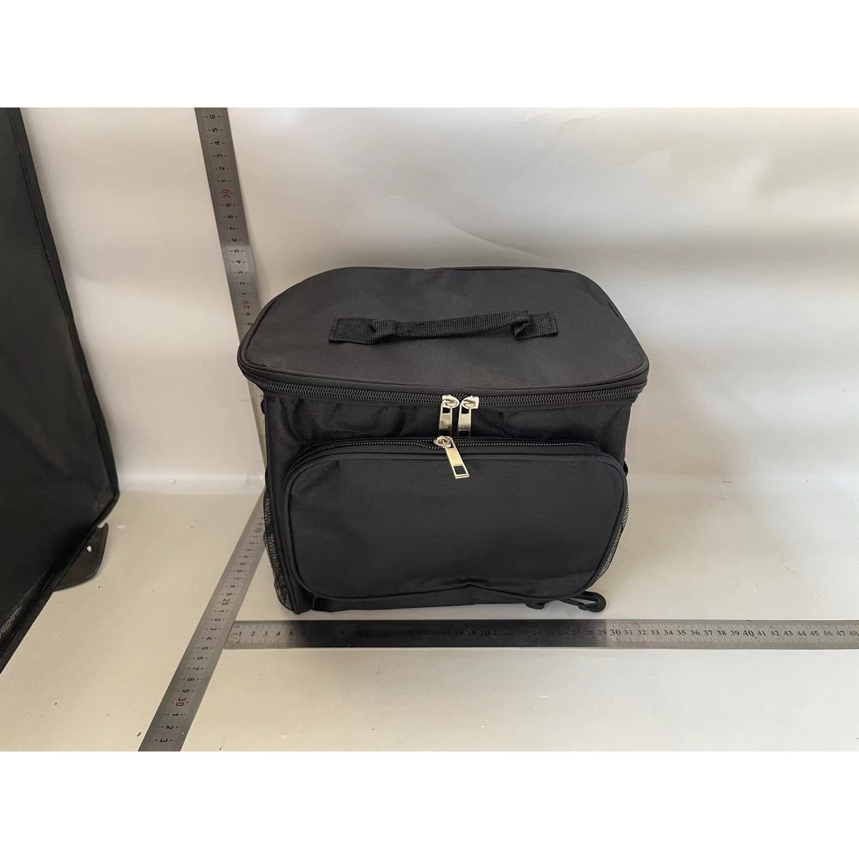 Geanta pentru Picnic cu izolare termica, Multifunctionala, Compartimentata, 2 Tipuri de Manere, Impermeabila, 26x24x17 cm, Negru