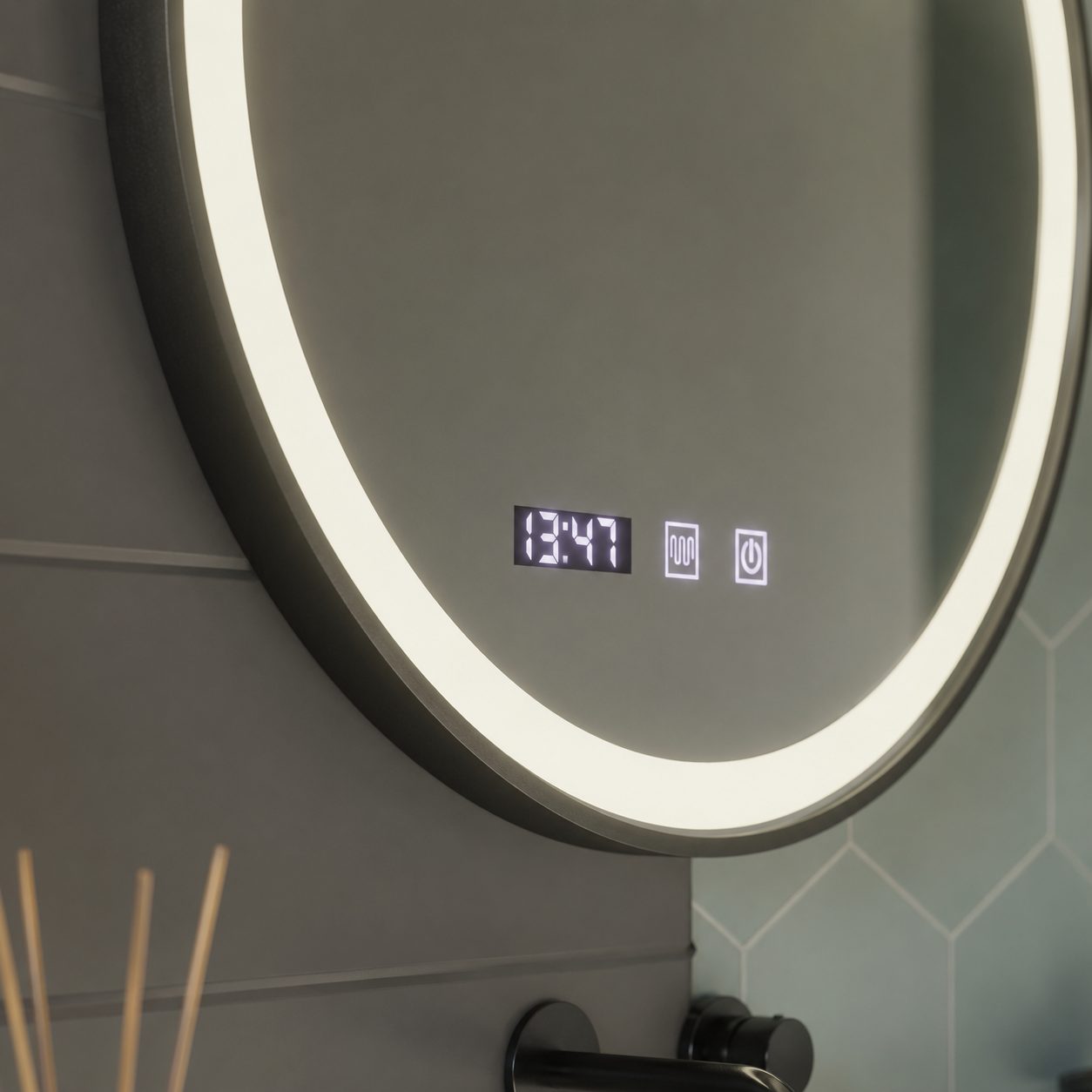 Oglinda LED NOVARA, Touch, Sistem Dezaburire, Ceas si Temperatura, Diametru 80 cm, Rama Negru Brushed