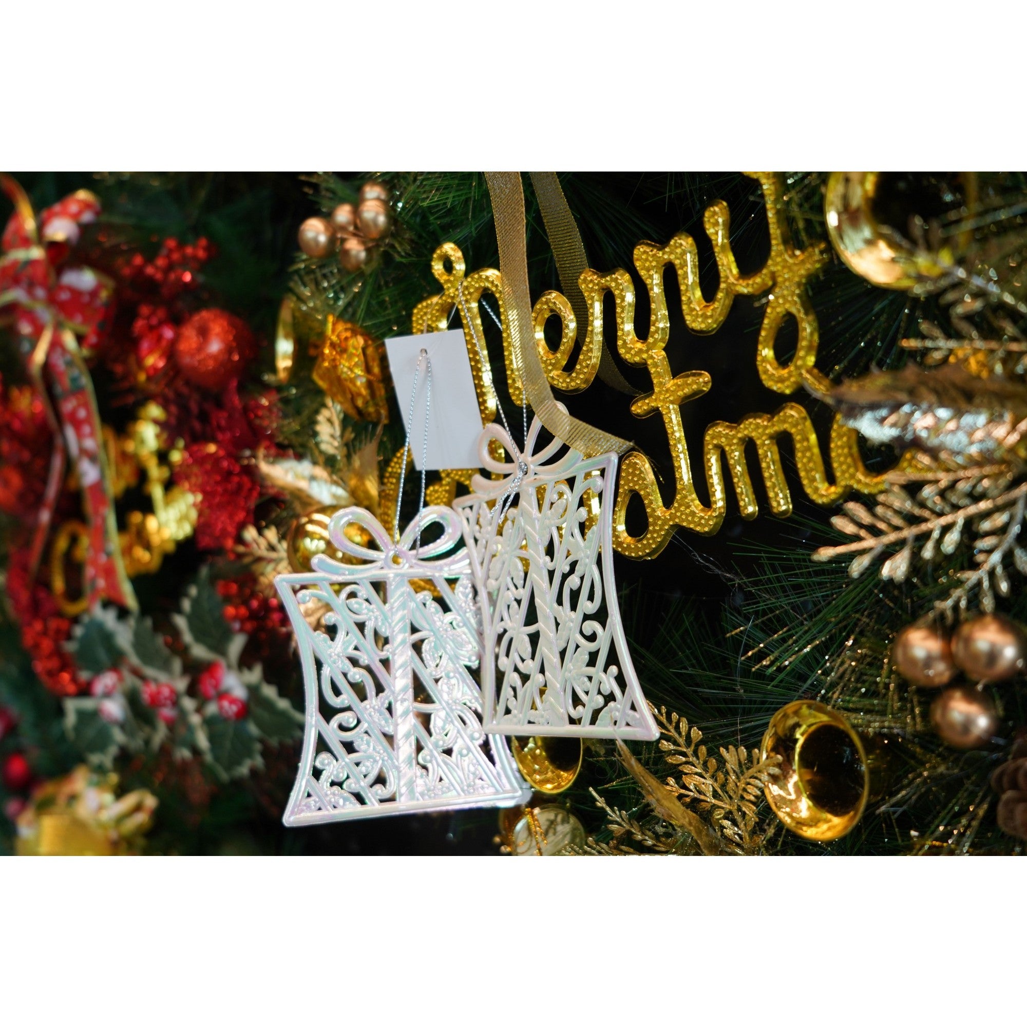 Ornament brad de Craciun, Perlat, in forma de Cadou, 9 cm x 11 cm, Plastic