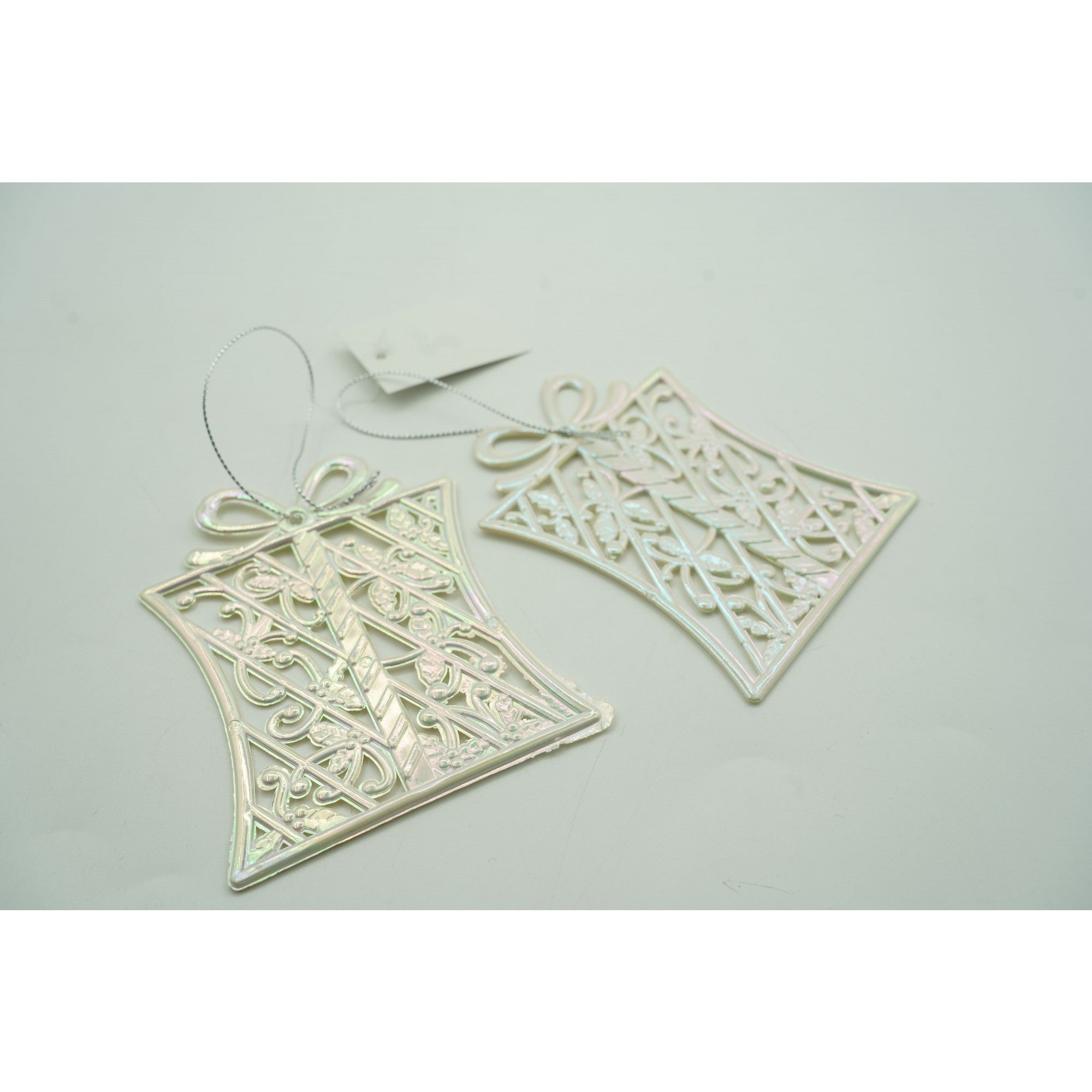 Ornament brad de Craciun, Perlat, in forma de Cadou, 9 cm x 11 cm, Plastic