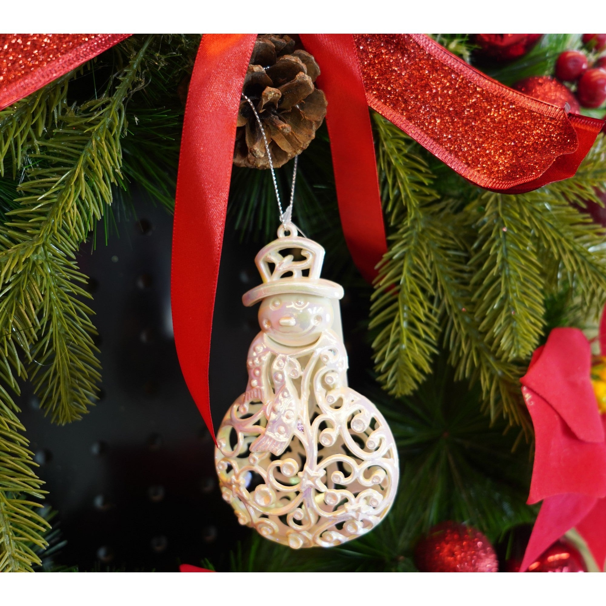 Ornament brad de Craciun, Perlat, in forma de Om de zapada, 8 cm x 13 cm, Plastic