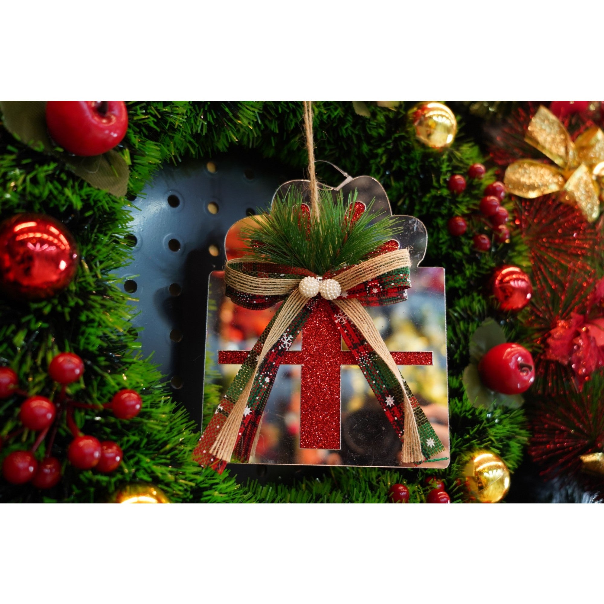 Ornament brad, Cadou, Argintiu, Lucios, 14*15CM, Acril, Interior/ Exterior