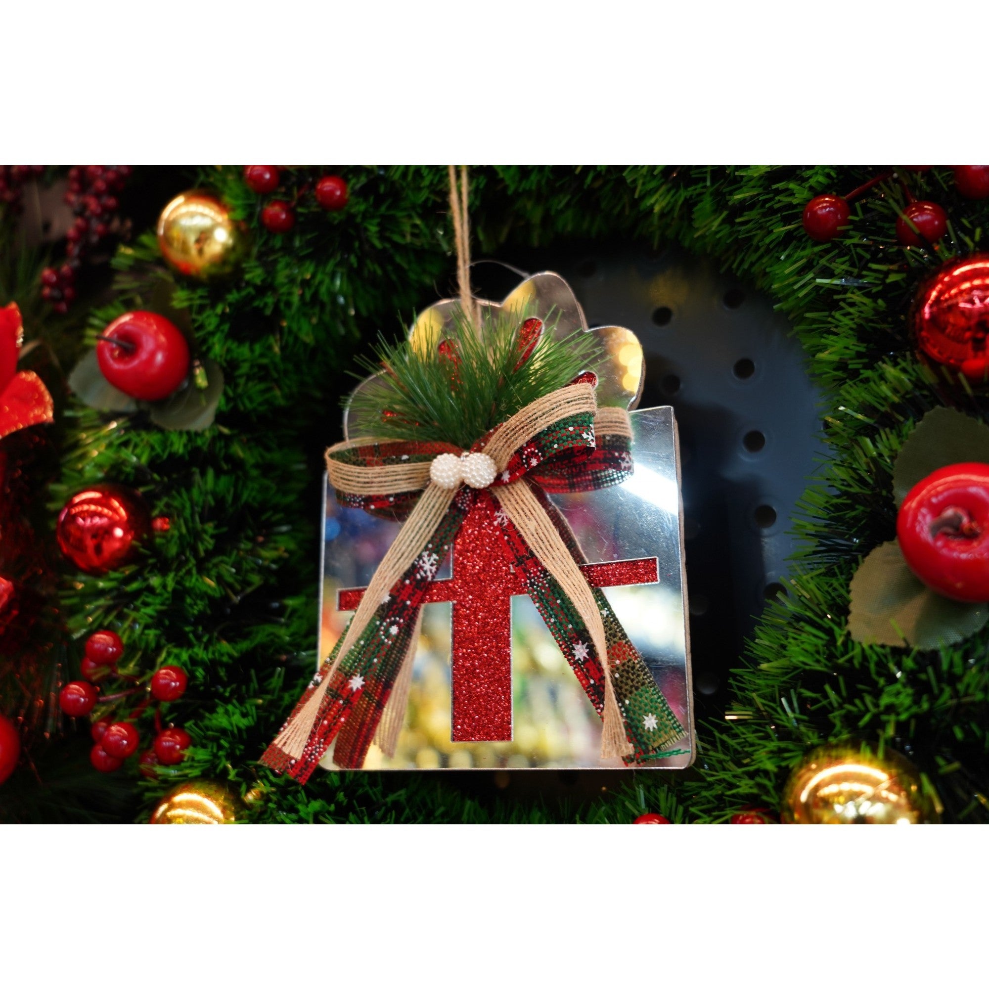 Ornament brad, Cadou, Argintiu, Lucios, 14*15CM, Acril, Interior/ Exterior