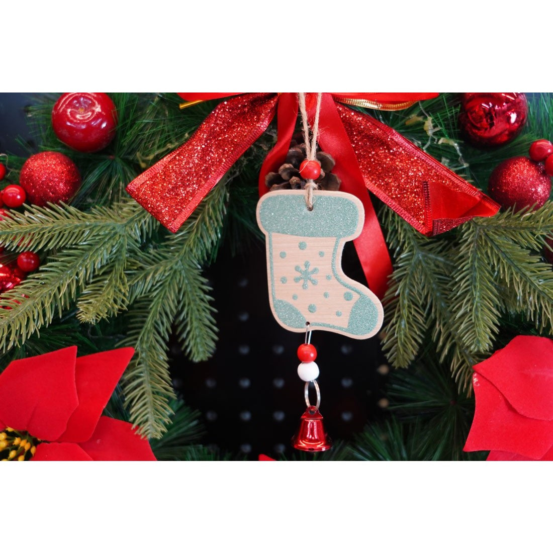 Ornament de brad ciorap cu clopotel, multicolor, lemn, 17 cm
