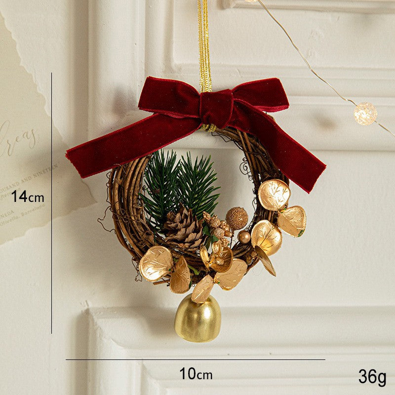 Ornament de Brad, tip Coronita de Craciun cu 1 Clopotel cu Flori Aurii si Conuri de Brad, Panglica Rosie de Velvet, 14 x 10 cm, Rosu