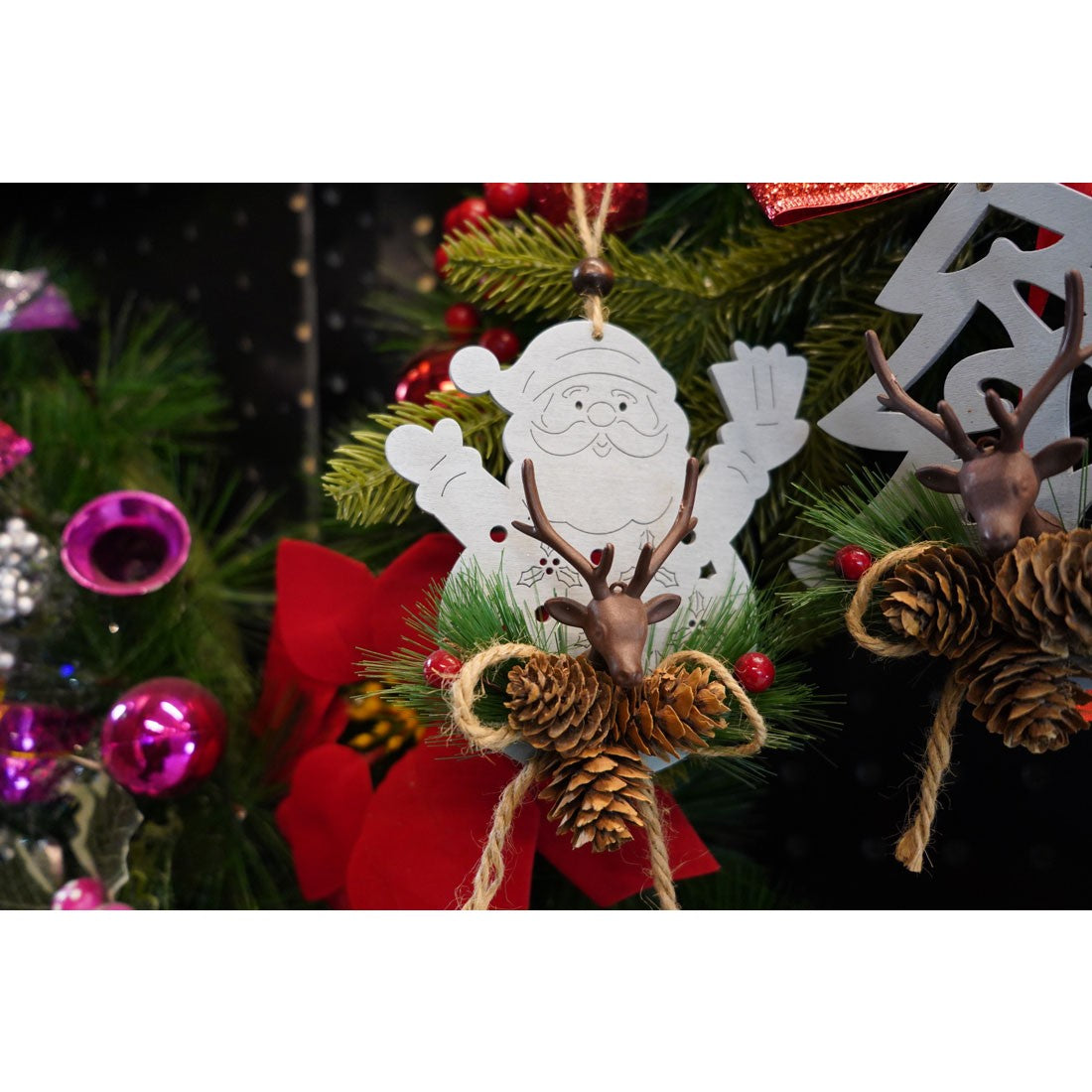 Ornament de brad Mos Craciun cu cerb, multicolor, lemn, 18 cm
