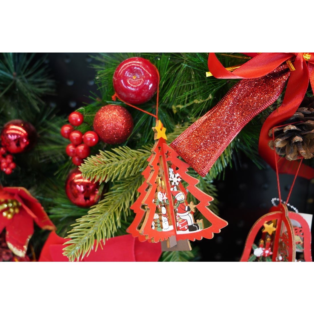 Ornament de brad mos craciuni in brad, multicolor, lemn, 10.5x9.5 cm
