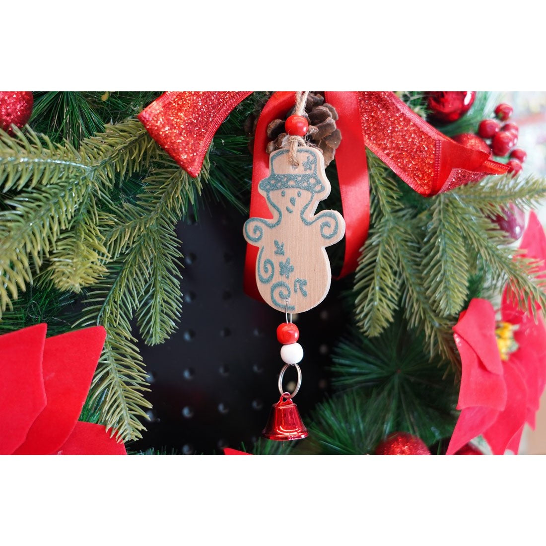 Ornament de brad om de zapada, multicolor, lemn, 17 cm