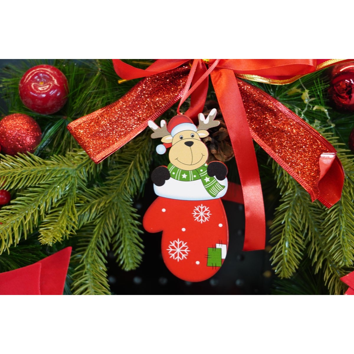 Ornament de brad ren in manusa, rosu, lemn, 14 cm