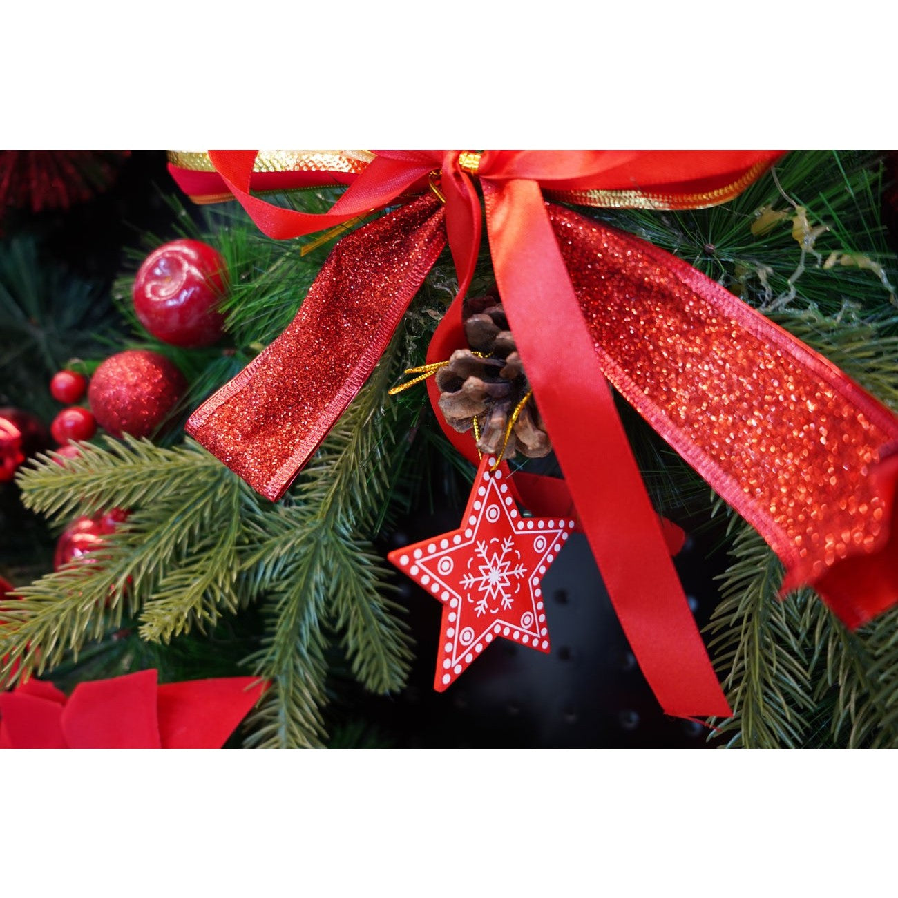Ornament de brad stea, rosu, lemn, 7.5 cm