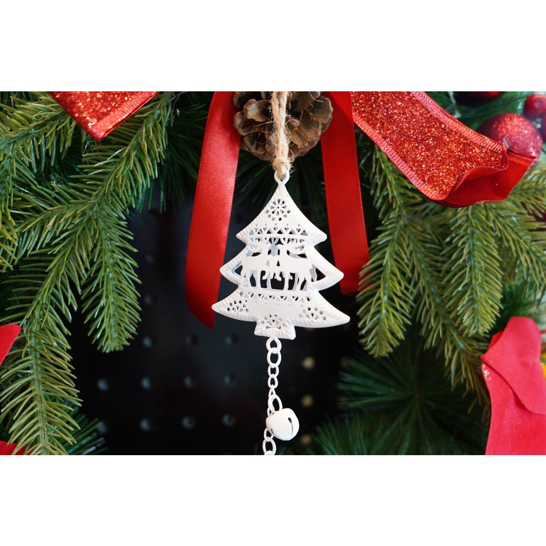 Ornament de brad trei pomi de craciun, alb, metal, 30 cm