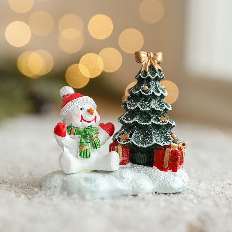 Ornament de Craciun din Rasina pentru Decor, Model Om de Zapada cu Brad, Decoratiune de Birou pentru Craciun, 6.5 x 6.5 x 4 cm, Alb Verde