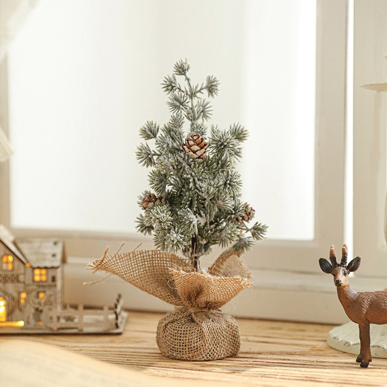 Decoratiune Craciun pentru Masa, Ornament de Decor Model Brad de Craciun de Dimensiuni Mici cu Fulgi Albi, pentru Birou si Interior, din Plastic Calitativ 20 cm, Verde Alb
