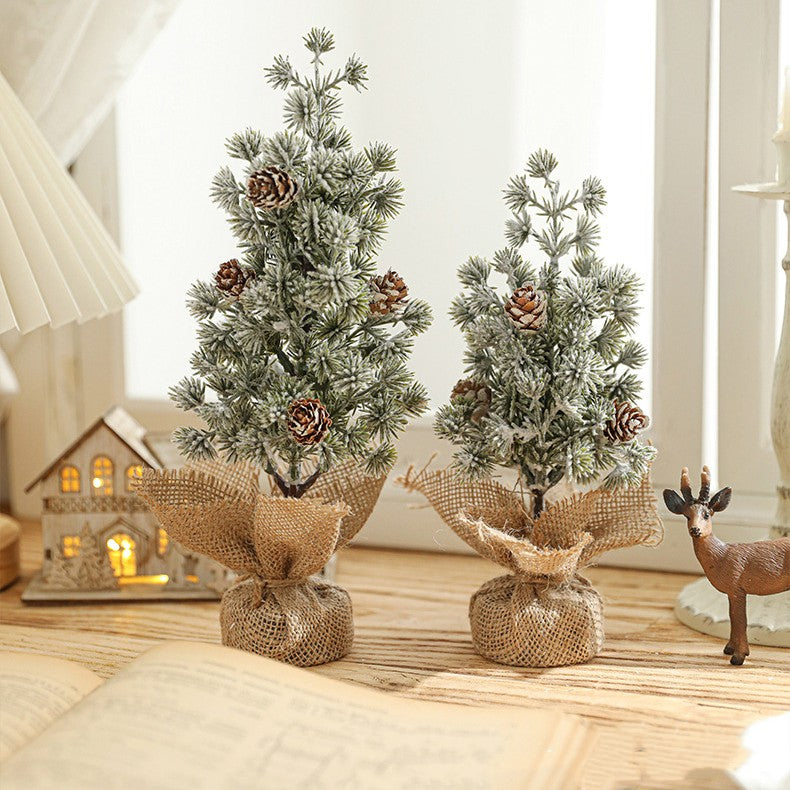 Decoratiune Craciun pentru Masa, Ornament de Decor Model Brad de Craciun de Dimensiuni Mici cu Fulgi Albi, pentru Birou si Interior, din Plastic Calitativ 20 cm, Verde Alb