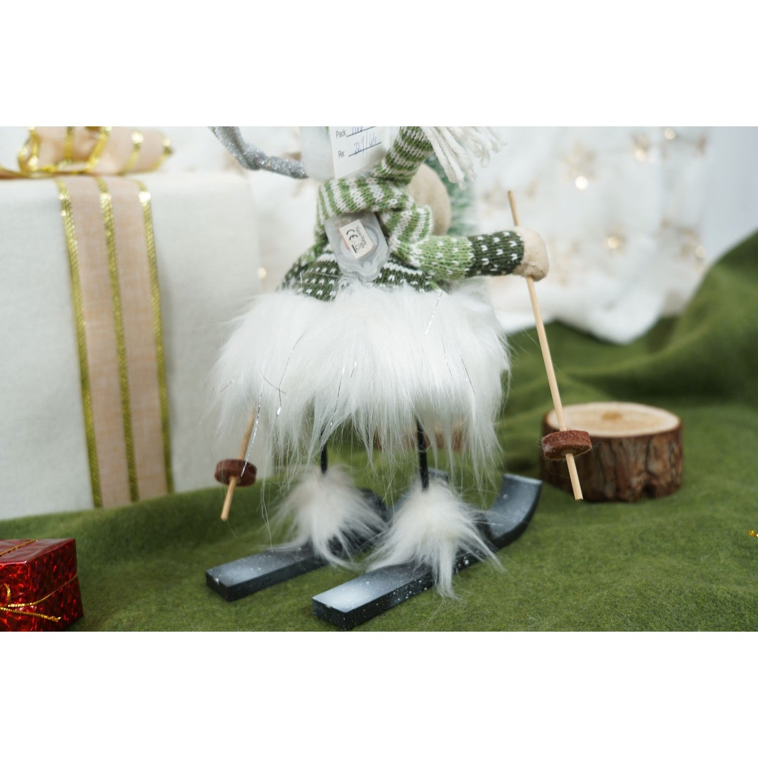 Ornament de Craciun ren pe schiuri model 2, alb/verde, textil, 33 cm