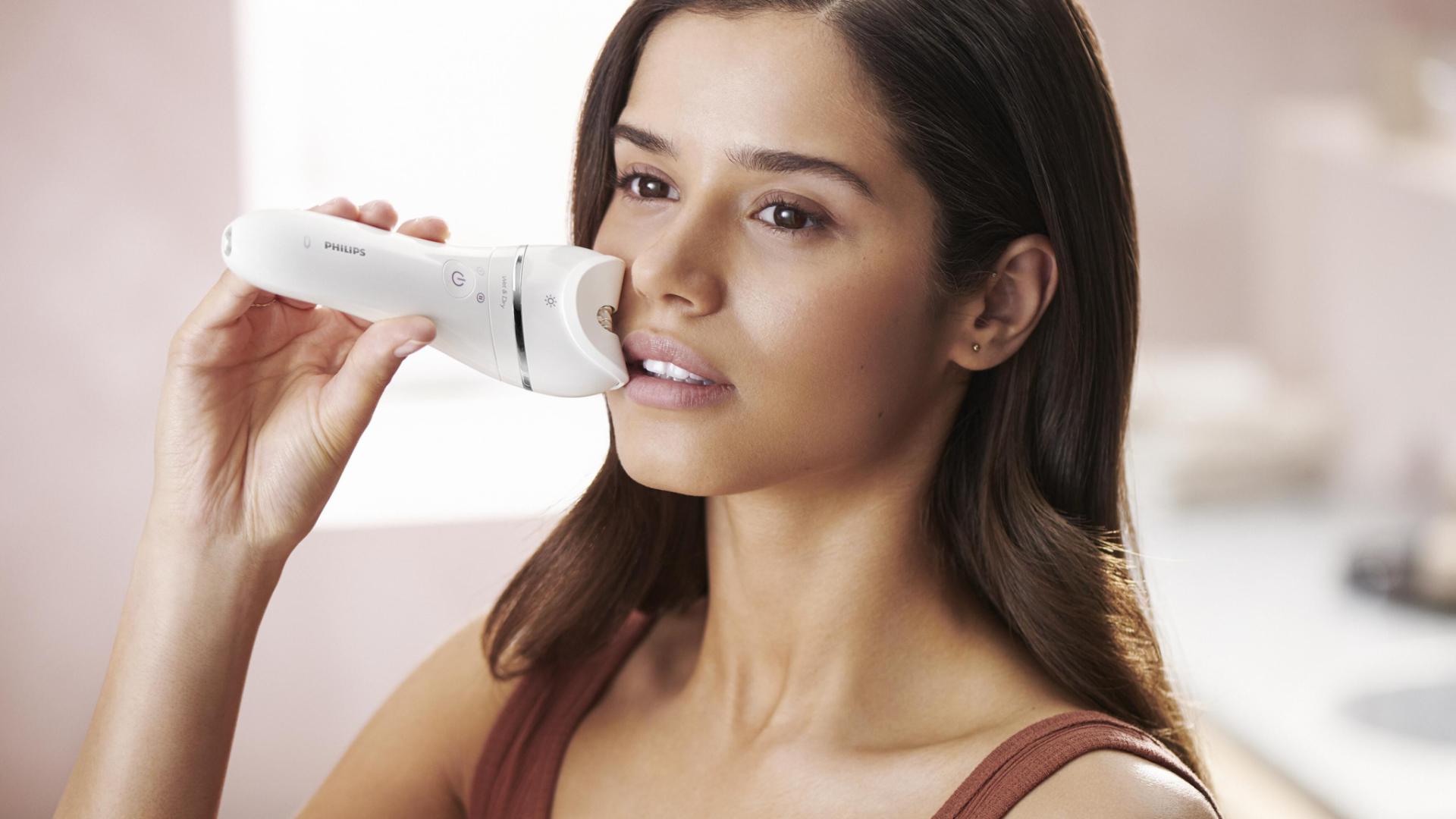Epilator umed si uscat Philips BRE710/00 (Epilator umed si uscat Philips Seria 8000 BRE710/00)