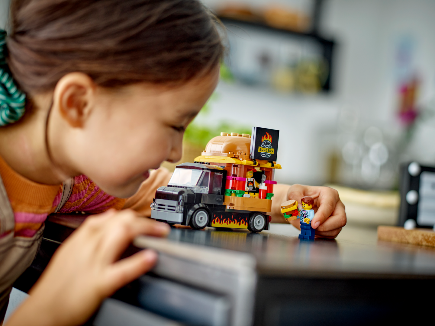TONETA CU BURGERI, LEGO 60404