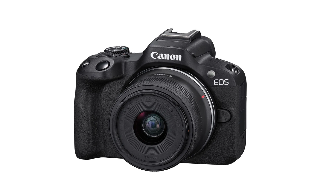 Aparat foto Canon Eos R50 BLACK KIT + Obiectiv RF-S18-45mm F4.5-6.3 IS STM, mirrorless, 24.2 Megapixeli, Procesor Digic X, Montura RF, Senzor APS-C 22.3 x 14.9mm, Aspect 3:2, Focalizare: Dual Pixel CMOS AF II,  100 % pe orizontală şi 100 % pe verticală (s