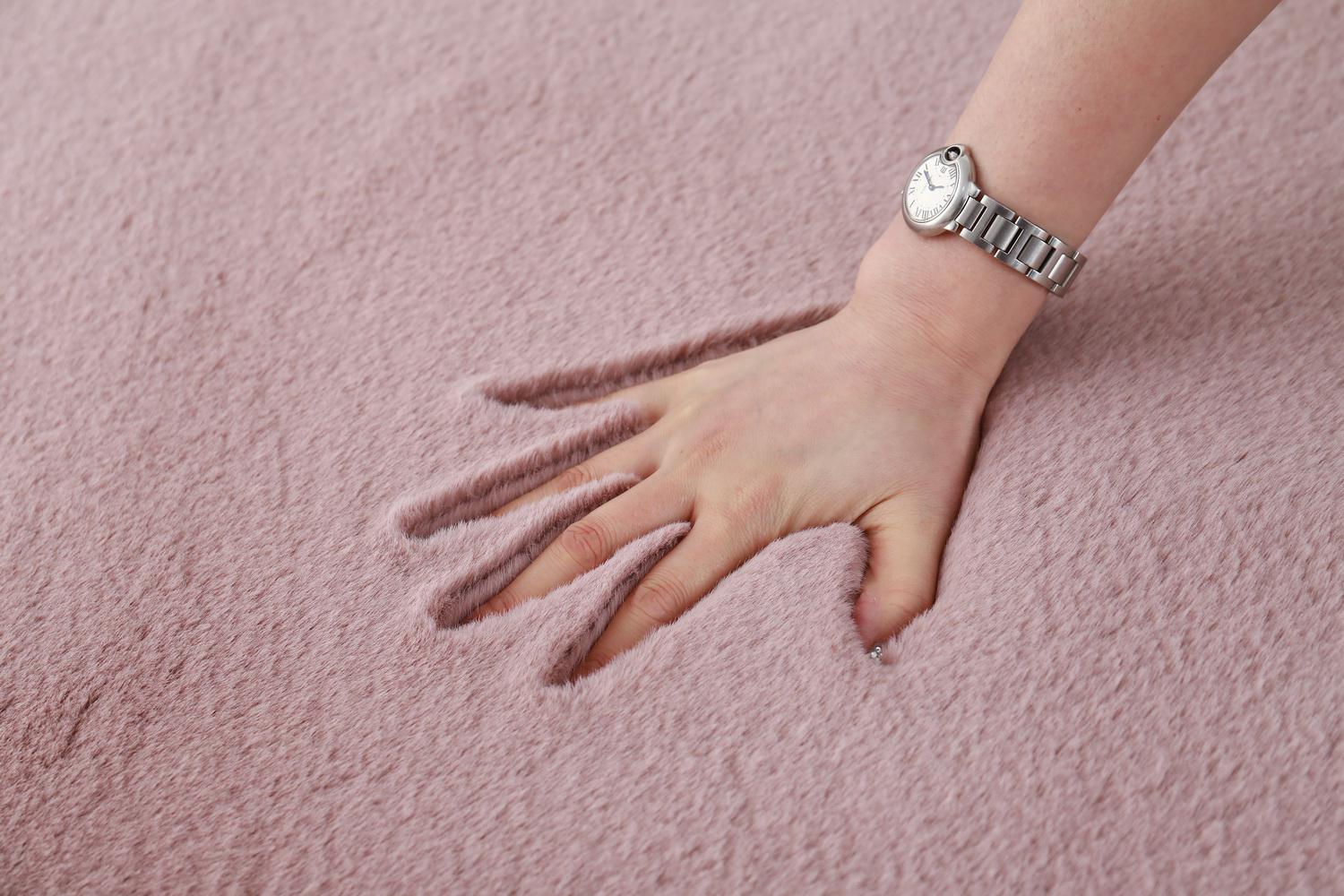 Covor Shaggy Soft Blanita 50X90 CM Roz (Covor Heinner Shaggy soft blanita Roz Pudra 50x90 CM)