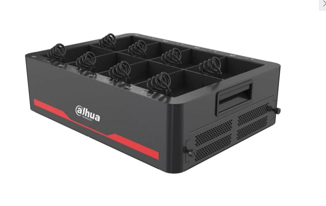 Stație de colectare a datelor Dahua,DHI-EEC400, cu interfață micro USB > Descarcă fișiere de înregistrare de pe MPT-uri și le încarcă atunci când sunt conectate. > Acceptă căutarea fișierelor după oră, ID utilizator, tip și altele. Poate căuta videoclipur