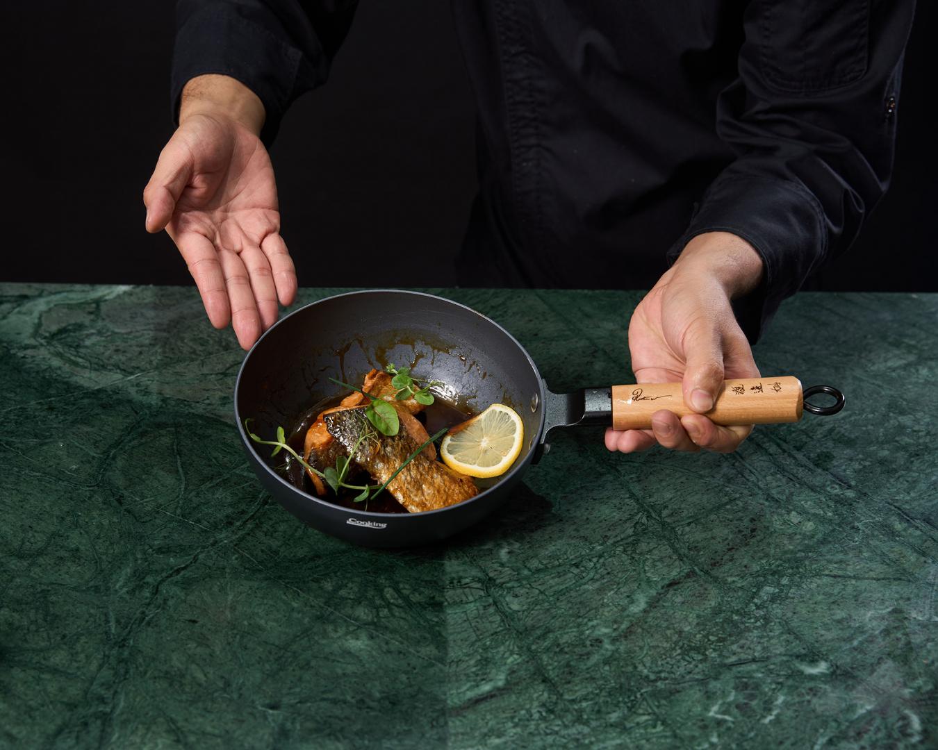 TIGAIE WOK+CAPAC 20X7 CM,  RIKITO WATANABE, SAMURAI GOURMET, COOKING BY HEINNER