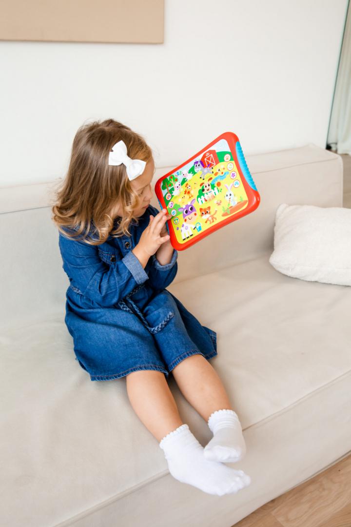 Kids Hits PRIMA MEA TABLETA, VIATA LA FERMA