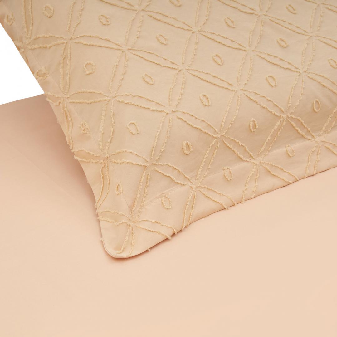 Lenjerie Pat Ks cu Broderie Tuffata Crem (lenjerie Pat Heinner Ks cu Broderie Tuffata Crem)