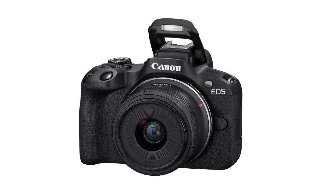 Aparat foto Canon Eos R50 BLACK KIT + Obiectiv RF-S18-45mm F4.5-6.3 IS STM, mirrorless, 24.2 Megapixeli, Procesor Digic X, Montura RF, Senzor APS-C 22.3 x 14.9mm, Aspect 3:2, Focalizare: Dual Pixel CMOS AF II,  100 % pe orizontală şi 100 % pe verticală (s