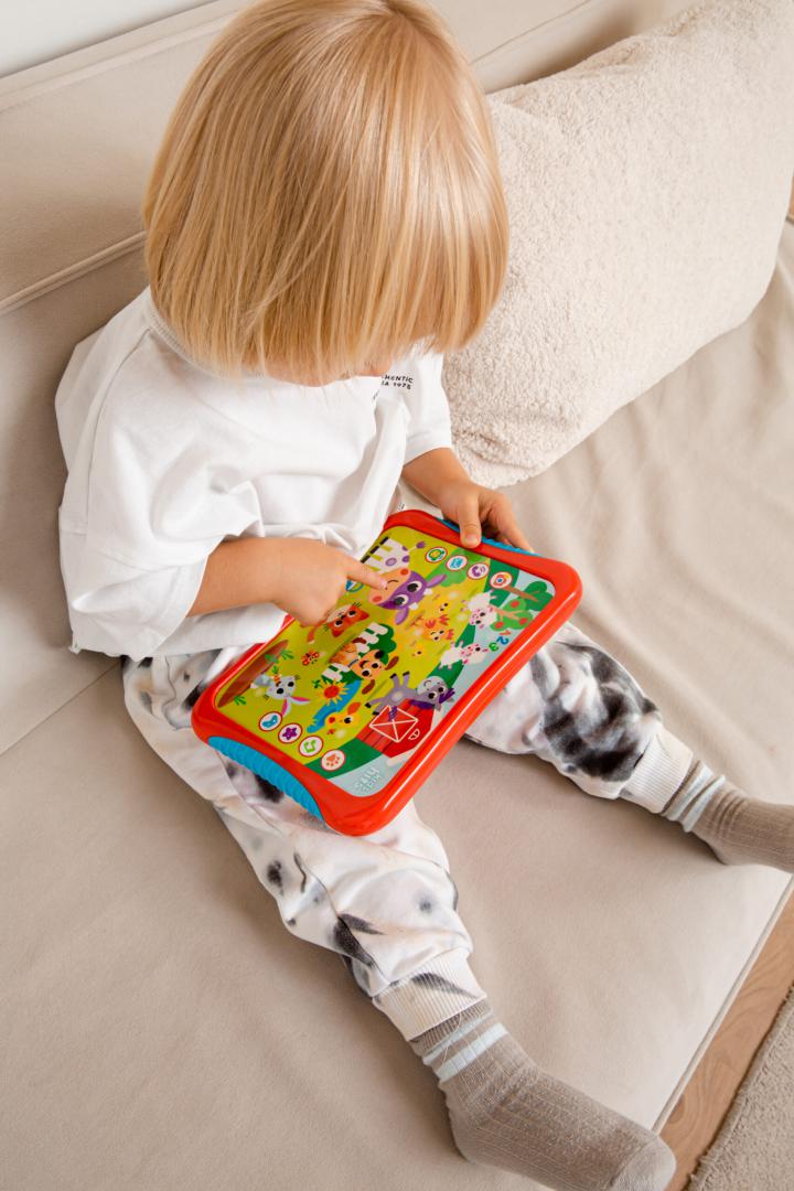 Kids Hits PRIMA MEA TABLETA, VIATA LA FERMA