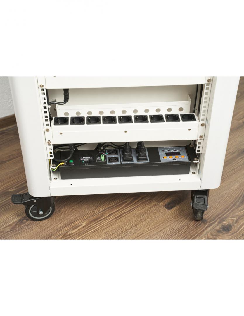 Statie de incarcare CART36, suporta maxim 36 de dispozitive cu diagonala de pana la 15.6", dimensiune slot dispozitiv 2.65 x 39.5 x 26.5 cm, dimensiunea statie 65 x 60 x 113 cm, indicator LED pentru starea de incarcare, multi-function power management, zo