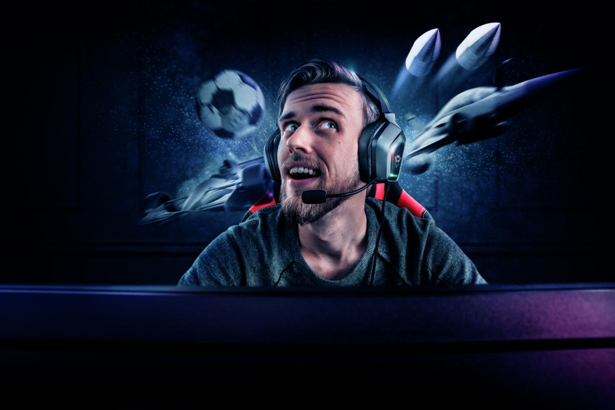 Casti cu microfon Trust GXT 450 Blizz RGB 7.1 Surround Gaming, negru
