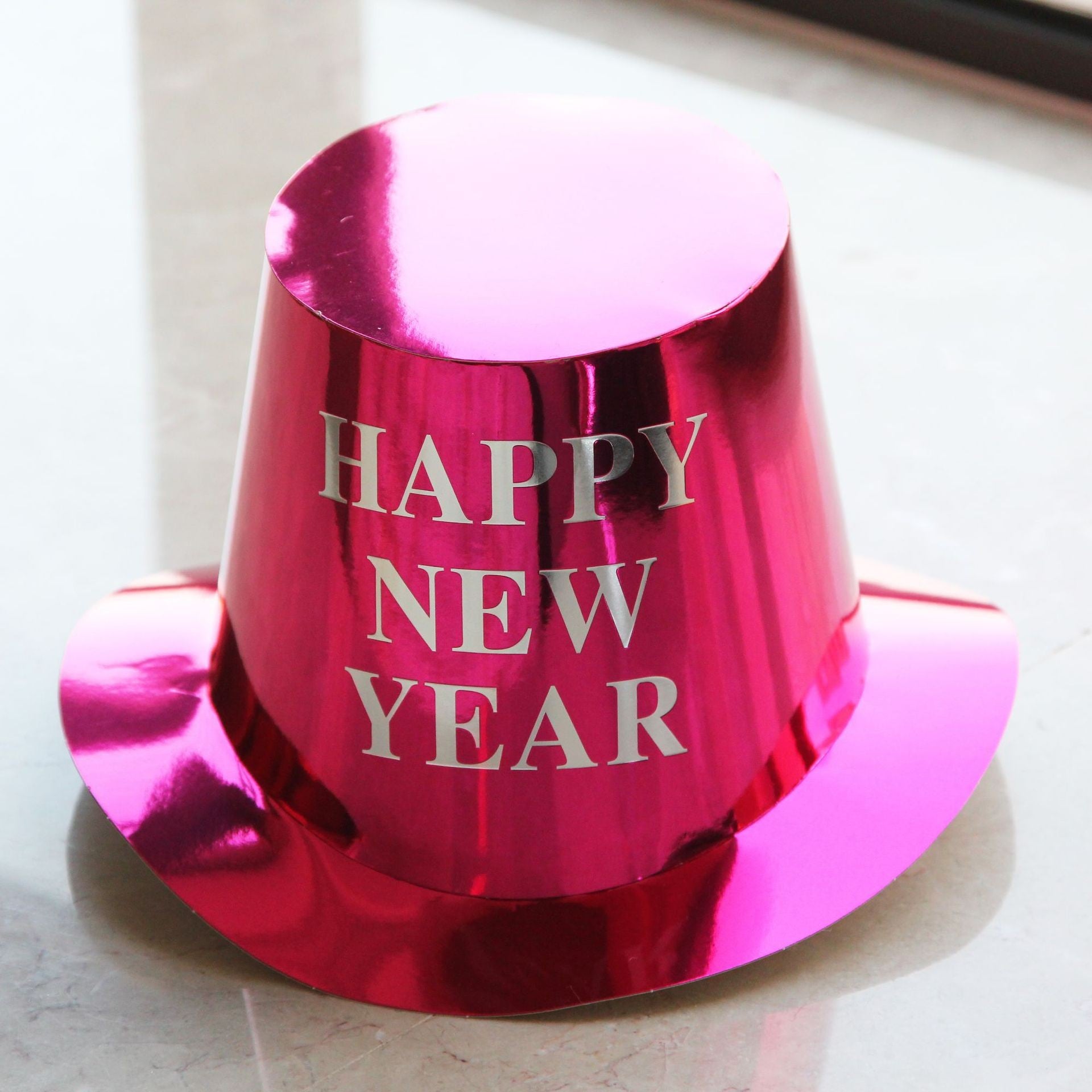 Palarie Happy New Year pentru Revelion, Palarie Festiva de Anul Nou, Palarie Magica din Hartie, 29 x 25 x 15.5 cm, Colorata Sclipitor Roz