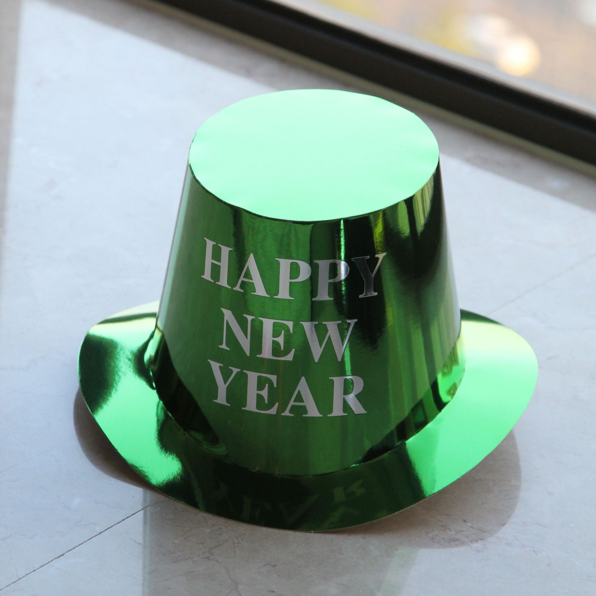 Palarie Happy New Year pentru Revelion, Palarie Festiva de Anul Nou, Palarie Magica din Hartie, 29 x 25 x 15.5 cm, Colorata Sclipitor Verde