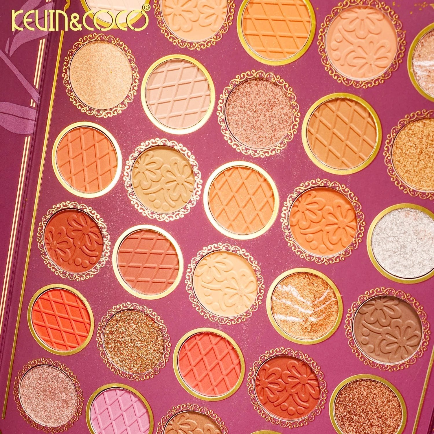 Paleta de Machiaj tip Carte, Kevin&Coco, Model Flowers, 82 Nuante, Paleta All-in-One, Farduri, Blush si Iluminatoare, 16.3x22.4x2.5 cm, Multicolor