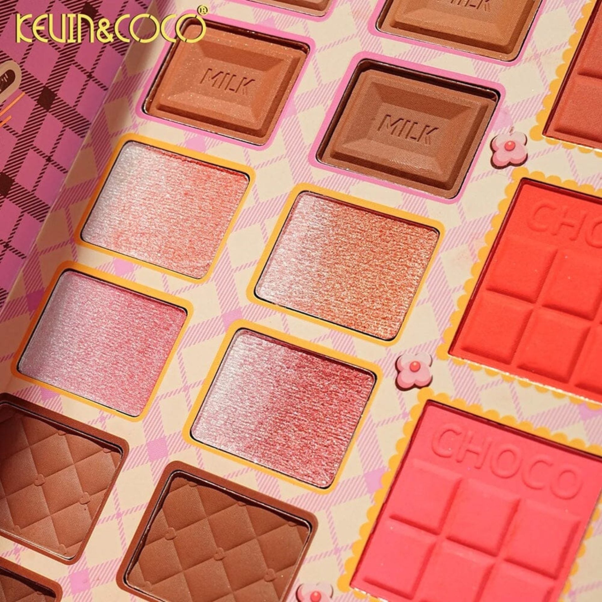 Paleta Machiaj Profesionala KEVIN & COCO Chocolate Fuzzy Collection, 76 Culori, Trusa Completa pentru Ochi si Fata, Farduri Mate si Sidefate, Blush, Iluminator si Contur, cu Oglinda, Pigmentare Intensa, Multicolor